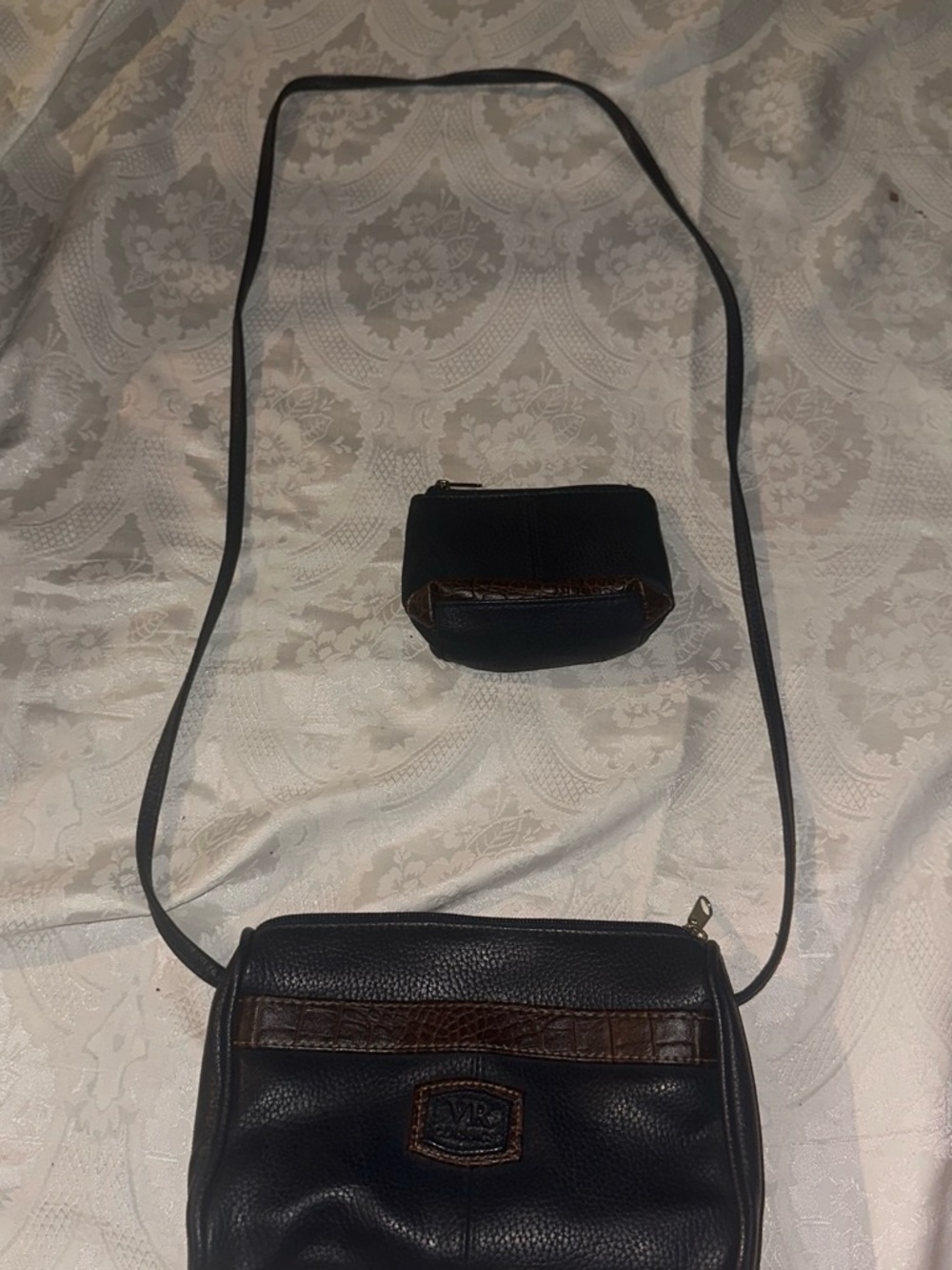 VR Navy classic crossbody with wallet